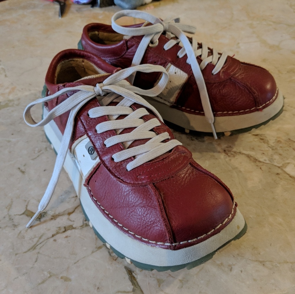 Report Dugout Womens Red Low Top Sneakers